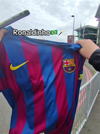 Ronaldinho gaucho landing in Newcastle before his charity match clash vs Jermaine defoe!#fyp #wockst★rz #ronaldinho #barca #blowup
