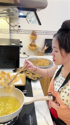 Cách làm bánh phồng tôm tại nhà thơm lắm ăn toàn vị tôm