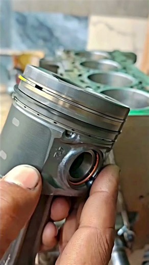 car diesel engine ring setting mechanic workshop 🧑‍🔧🚗