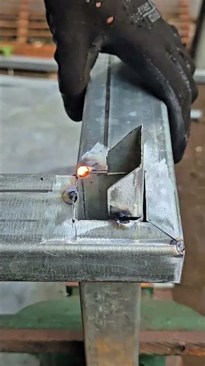 simple tricks #stickwelding #connectingdots #metalwork #welding #shortsvideo