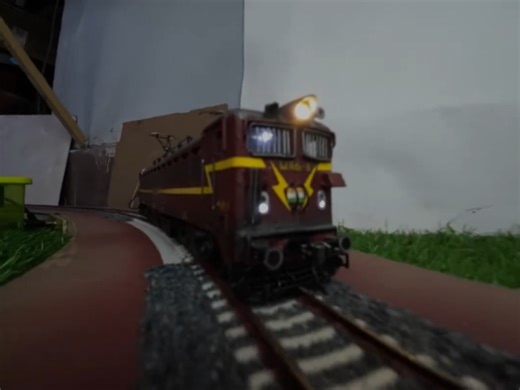 做工及细节都很一般ho比例印度火车模型跑车视频搬运～INDIAN MODEL TRAIN SET ASMR RUNNING SESSION～轨道交通火车迷火车头