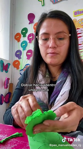 Aqui andamos, haciendo flores de papel crepé para el 2 de noviembre 🌺🌸🌼 #flores #papelcrepe #pasoapaso #decoration #decoracion