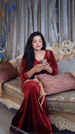 👑 Nids 🧿 on Instagram: "Life in the UAE runs on data 📱✨ @virginmobileuae From maps to food to bookings — staying connected is a must. That’s why I’m using Virgin Mobile UAE eSIM 💜 ✔ 10GB FREE every month for 6 months ✔ No store visits ✔ Instant activation ✔ Perfect for residents & tourists 🎁 Use my code DIVA and stay connected the smart way. #VirginMobileUAE #eSIMUAE #SmartData #DubaiLife#queeniedivanidhikanda"