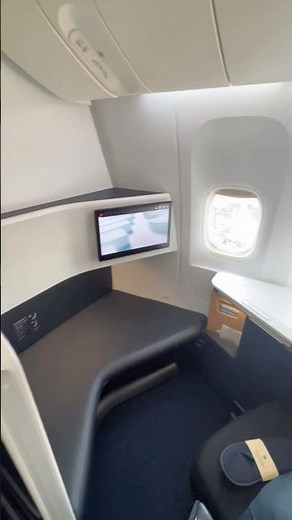 Air France NEW Business Class on the Boeing 777-300 from Montreal to Paris ✈️ #travel #businessclass