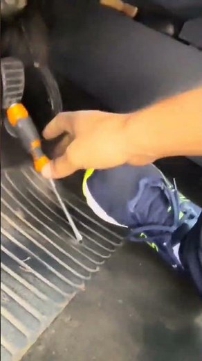 Astuce Changer ampoule voiture , test feux #tricks #DIY #shortvideo #automobile #light #auto #led