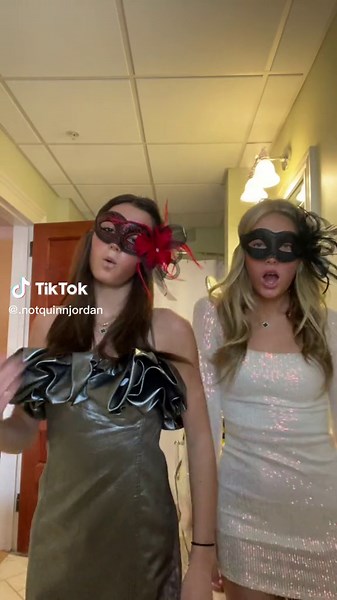 Festive Costume Party Ideas for Elegant Women