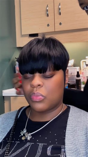 Book Pronto: Short QuickWeave by a Cleveland Hair Stylist