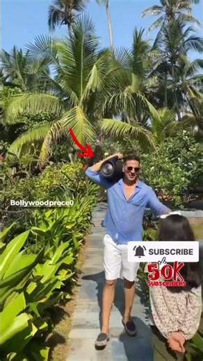 🤯Akshay Kumar’s Massive Entry with JBL Boombox 3! 🎶🔥#bollywood#akshaykumar#celebritystyle#viralvideo