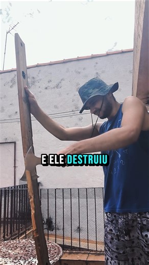 Can this withstand an APOCALYPSE? Real-life test of Leon Kennedy's Tomahawk.