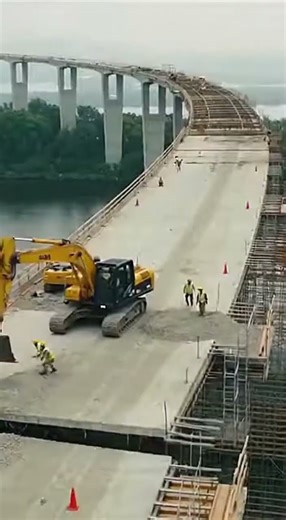 The Bridge Was Stable… Until the Ground Started Cracking Beneath the Excavator