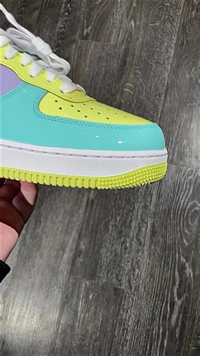 A closer look at the 2026 Air Force 1 ‘Easter’ is here, taking us straight back to the golden ’05/’06 AF-1 era 🔥🐰 🎥: @_shawnday_ | SNEAKER FREAKER MAGAZINE