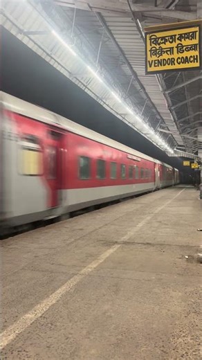 The King of the Main Line! 💎🖤 Black Diamond Express blasting through Konnagar.