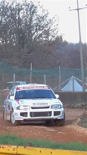 Tra le primi Mitsubishi Evo La Lancer Turbo 4x4 EVO 3 che accellera da 0-100 in 4,9 secondi