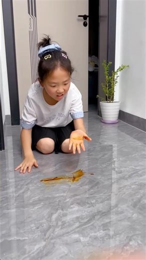 يا إلهي، ما الذي صورته أختي؟ إنه مقرف جدا #funny #cute video 😱😜😜😜😜😜