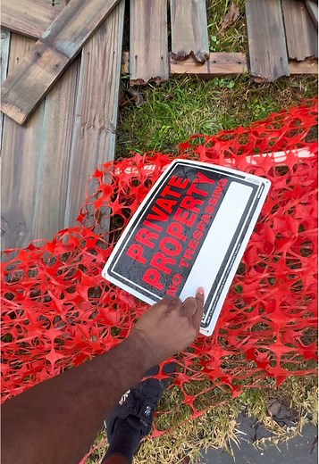 12K views · 399 reactions | Thinking about replacing my neighbor fence? Leave a comment if I should.. #diy #diyprojects #homedecor #diyideas #buildingahouse #fence #neighbors #reels #fbreels #fyp | DIY & Home Builds | Facebook