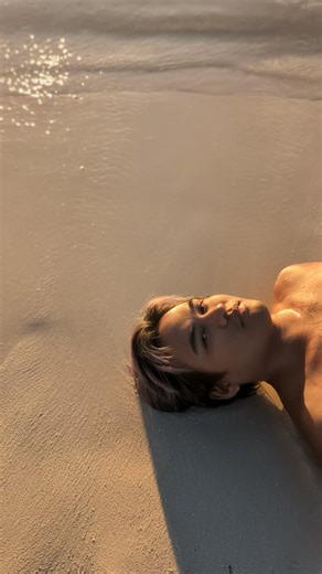 Jesse Jay on Instagram: "Paused long enough to remember what peace feels like. 🌊 #OceanTherapy #GoldenHourGlow #BeachStateOfMind"