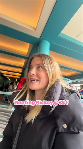 Meeting Mickey & tower of terror at Disneyland Paris! Day 2 #disneylandparis #solotravel #disney #mickeymouse #disneyland