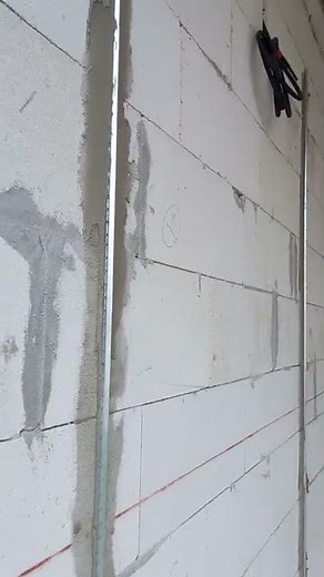 Montaj șină de ghidaj pentru tencuiala #constructii #tencuiala #plastering