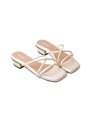 Elegant Sandals for Stylish Women's Outfit Ideas