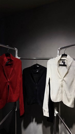 THE WEAR TREND PH on Instagram: "zip up, zip down #doublezip"