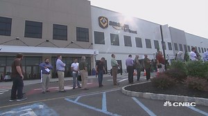 Amazon hosts giant job fair