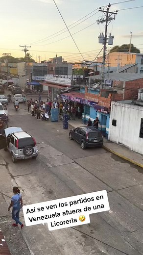 Life in Venezuela: Street Scenes and Community Vibes