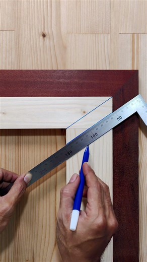 This is a smart and simple trick to make a 90 degree corner joint.