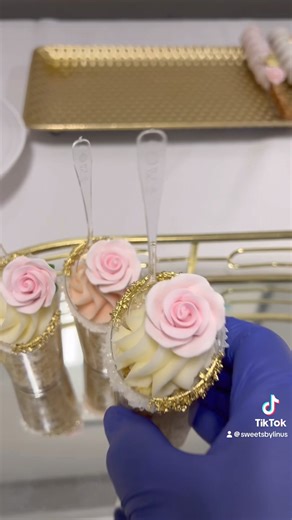 CLICK The link in my bio to learn how to make these beautiful desserts………… #baking #sweetsbylinus #setup #desserttable #customdesserts #customcakepops #bakingclasses #howtomakecakepops #cake #baker #tutorials #sweetsbylinus #capecoralcustomcakes | Sweets by Linus