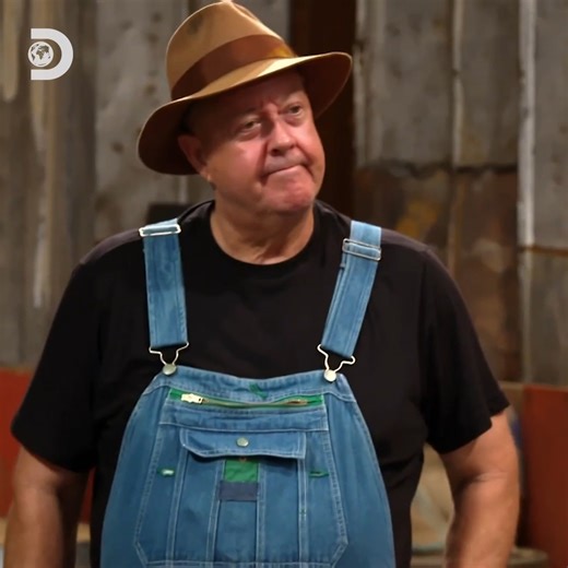 Peach vs blueberry in a high-stakes brandy showdown 🍑🥃 #MoonshinersMasterDistillers | Discovery Channel UK