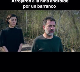 Aunque luzca igual, nunca será la hija que perdieron 😞 #FuturoDesierto ya disponible #SeriesMexicanas #CienciaFicción #Androides #Robots #InteligenciaArtificial #Tecnologia #Drama #Series #Netflix #ParaTii