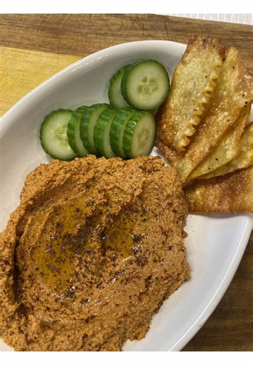Muhammara inspired dip! Roasted red peppers and cauli with some pomegranate molasses and tomato paste! I made some crispy pasta which was a great way to use up those sheets that don’t make it to the lasagna