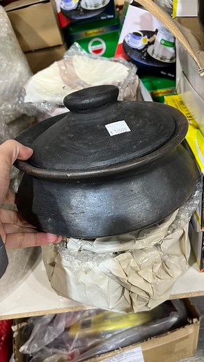 Ian | Filipino Food Recipes on Instagram: "The Palayok is a Filipino clay pot that’s made for cooking traditional Filipino stews and soups (e.g., Kare Kare, Pinakbet, Paksiw). I made a long-ish guide on how to choose, season, cook, and clean/maintain a palayok here if you were interested in getting one: https://iankewks.com/palayok-guide-how-to-choose-season-and-use/ Anyways, I got this one from my local Asian grocery. You can try purchasing these online, but because of shipping and import fees 