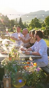 88K views · 434 reactions | Beim gemeinsamen Dinner im Sonnenuntergang lassen unsere Paare die vergangenen Tage Revue passieren – voller schöner Momente, ehrlicher Gespräche und neuer Verbindungen.  Was für ein besonderer Abschluss! 凉 #HadeB  „Hochzeit auf den ersten Blick“ – Dienstag, 20:15 Uhr und jederzeit kostenlos streamen auf Joyn SAT.1. | Hochzeit auf den ersten Blick | Facebook