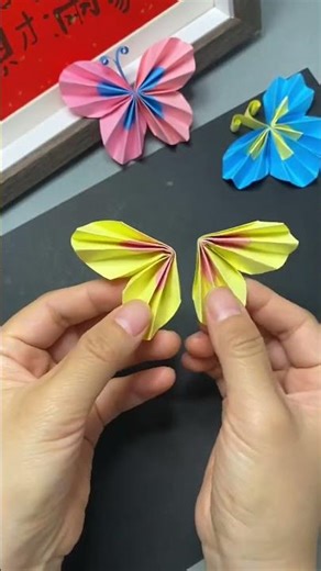 Simple and pretty origami butterfly crafts, let's fold one together! #KindergartenCrafts #diy