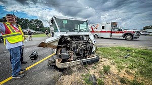MAJOR ACCIDENT ON MANSFIELD ROAD INVOLVING TWO VEHICLES: 1 BEING A USPS MAIL TRUCK SHREVEPORT, La — On Thursday afternoon just before 4:30 PM, emergency units from Caddo Parish Fire District #6, Caddo Fire District #4, and the Caddo Parish Sheriff's Office responded to a collision at the intersection of Fountainbleau Rd and Mansfield Rd. The incident involved two vehicles: a large pickup truck traveling southbound on Mansfield and a USPS Mail Truck crossing from Fountainbleau to the northbound s
