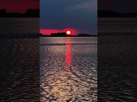 Mä nousen taas Sanoitus: Anne Kahila, Säv. Sov. & laulu: Suno Ai & Anne Kahila