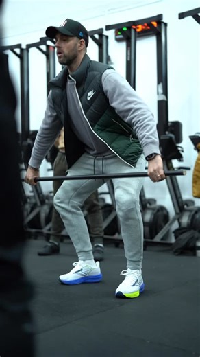 CROSSFIT FREJUS - THEFITCLUB on Instagram: "Les Lundi & Vendredi à 19h, c’est cours d’haltéro avec Micka ! Des séances spécifiques avec un focus sur des points techniques essentiels à la progression dans la discipline 🏋️🔥"