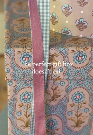 Our Blooming Tales gift boxes are made to suprise 🌸🤗 Whether you’re treating someone you love (or yourself) 🎁 #giftbox #giftidea #fyp #viral