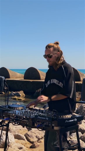 TRYAD plays HILLS - Talk To Me