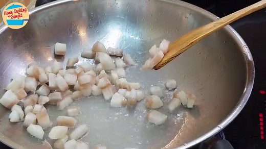 How to Make Crispy Pork Lard | Pork Oil Recipe (with subtitles) Pork lard is a delicious and crispy addition to the food that enhances both its flavour and texture. Today I’m sharing how to make pork lard and pork oil, from pork fat. Enjoy! Ingredients ↓ Pork Oil and Crispy Pork Lard Ingredients: 250g of pork fat, with skin on - cut into cubes 1/2 tbsp of vinegar 1/8 tsp salt 2 tbsp water | Home Cooking with Somjit