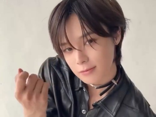 【&TEAM】250817 8月8日发售 从《ar》9月号开始，公开全球组合 &TEAM 的连载企划『COLOR OF &TEAM』第一弹幕后花絮！（K）