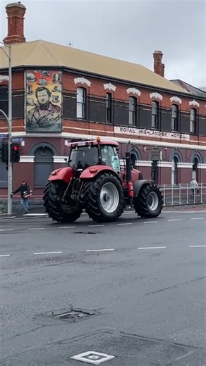 PM Chased Out of Ballarat by Protesting Farmers in Tractors