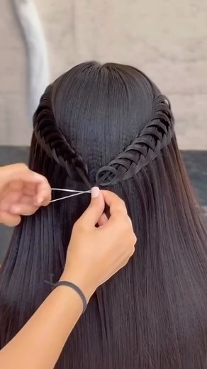 Hairstyle tutorial on Instagram: "Master this easy hairstyle in minutes and slay all day 🔥 Save & share it with your bestie 💁‍♀️♥️ follow for more hairstyle tutorial #HairstyleTutorial #HairTransformation #QuickHairstyle #EasyHairHack #ReelItFeelIt #HairGoals #InstaHair #HairReels #TrendingHairstyle #HairInspo #HairstyleTips #ViralReels #GlowUp #BeautyReels #HairMagic #DailyHairRoutine"