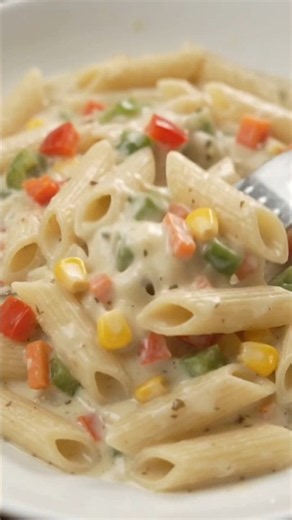 Creamy, Cheesy White Sauce Penne Pasta.