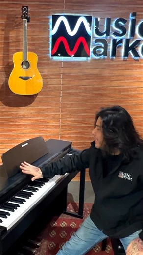 2.5K views · 23 reactions | Un piano digital diseñado para inspirarte. Con 192 notas de polifonía, 30 voces integradas y funciones como Transpose, podrás tocar en cualquier tono sin perder expresión ni matices. Su teclado de acción de martillo graduada ofrece una sensación natural, ideal para estudio o práctica diaria. Exclusivo de Music Market, disponibles en tienda y en nuestra web. #pianobrahms #pianodigital | Music Market | Facebook