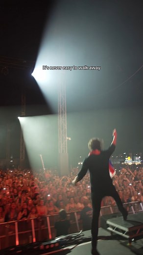 emotional moment last night at Isle of Wight festival ❤️ I didn’t know if I’d get to do this again | Dean Lewis