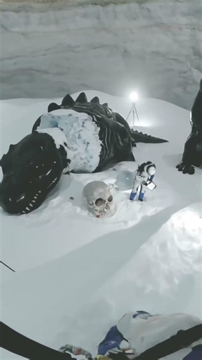 Exploring the Reptilian Obsidian Cavern Deep in Antarctica
