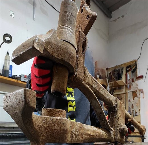 Restoration of very old blacksmith's vise | Pretty Restoration