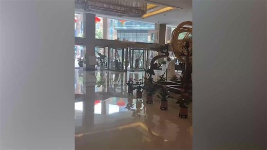 Chine: Un client mécontent saccage le hall d’un hôtel avec sa voiture