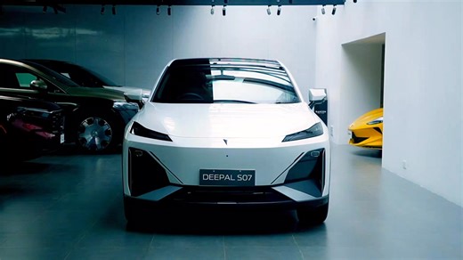 The Deepal S07 is more than an SUV — it’s your statement of innovation, comfort, and class. ✅ Sleek, Modern Exterior with bold road presence ✅ Spacious, Tech-Forward Cabin ✅ Advanced Safety & Driver-Assist Features ✅ Efficient All-Electric Performance for city & beyond 📌 Key Specifications 🔋 Battery & Range • Up to ≈ 480–485 km (NEDC) • 66.8 kWh battery pack ⚡ Performance • Rear-wheel drive • 160 kW motor / 320 Nm torque • 0–100 km/h in ~7.9 s 📏 Dimensions & Style • 4,750 mm (L) × 1,930 mm (W
